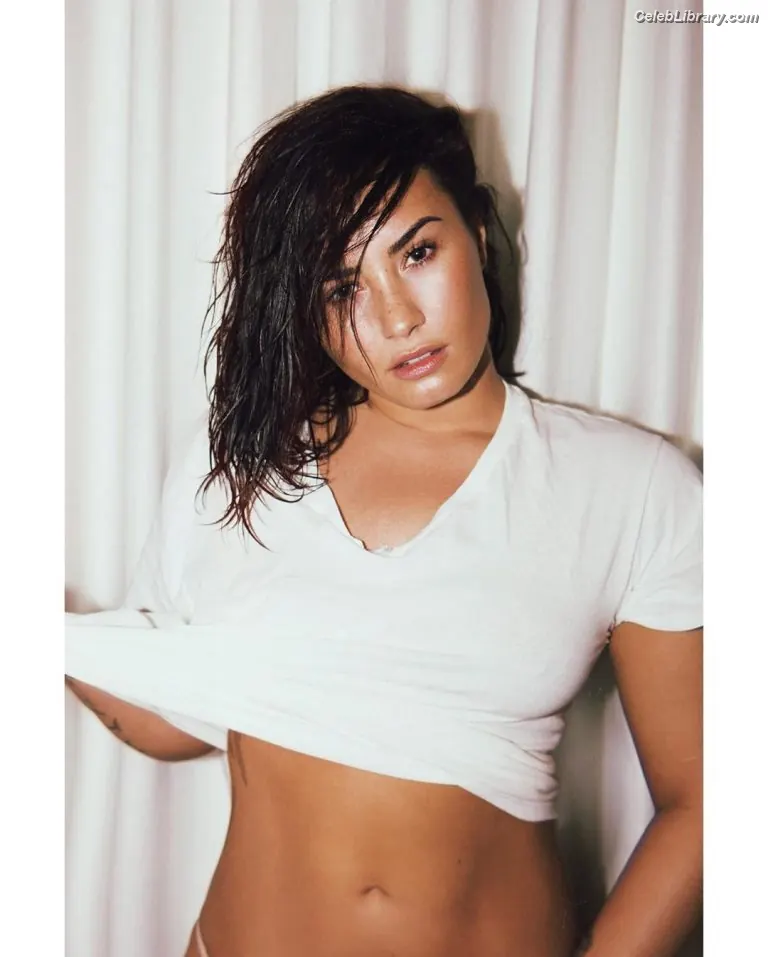 Demi Lovato photo 17 of 1264