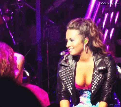 Demi Lovato photo 10 of 1264