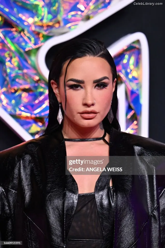 Demi Lovato photo 8 of 1264