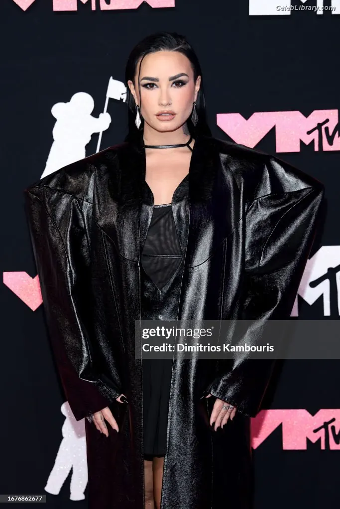 Demi Lovato photo 13 of 1264