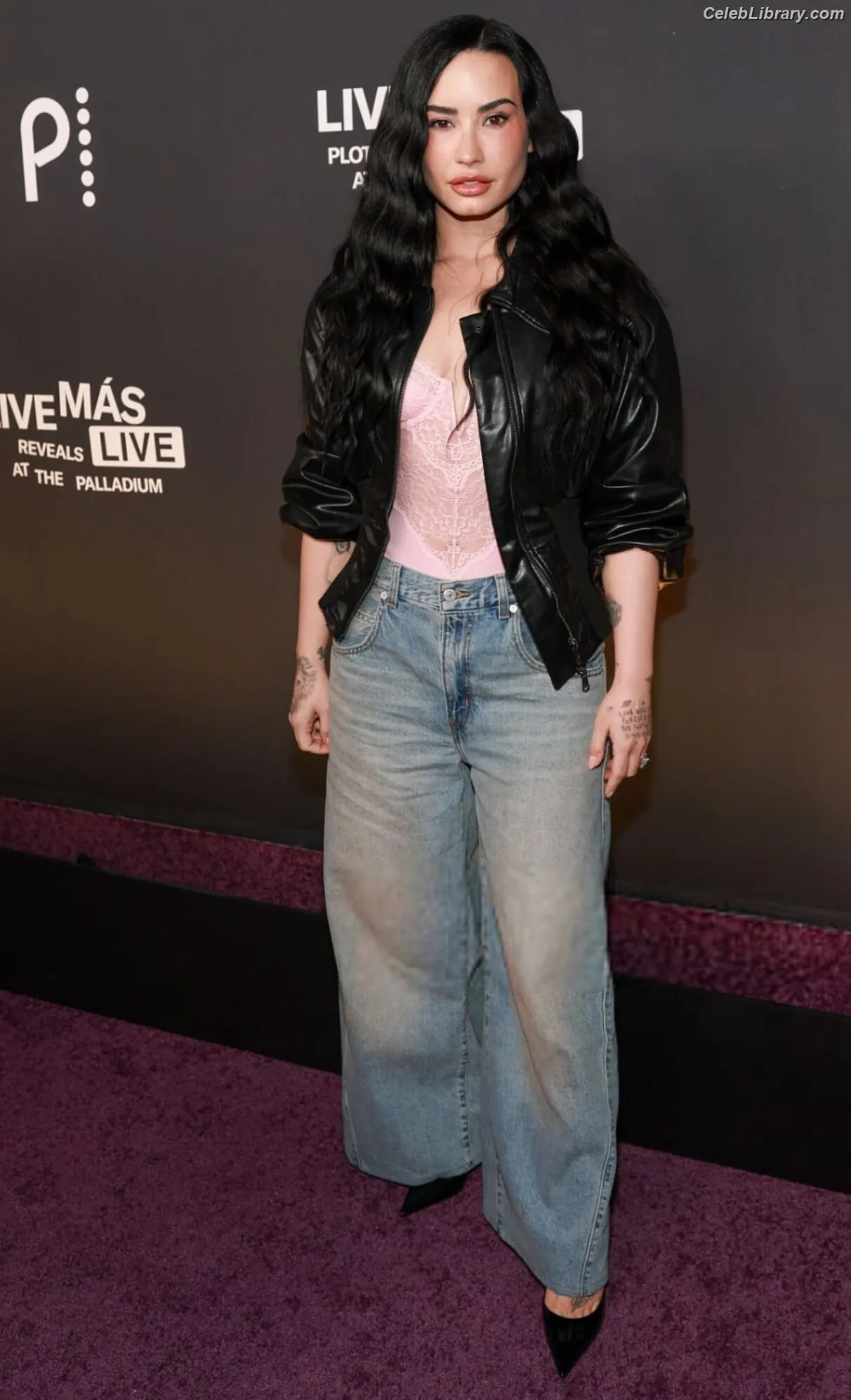 Demi Lovato photo 2 of 1264