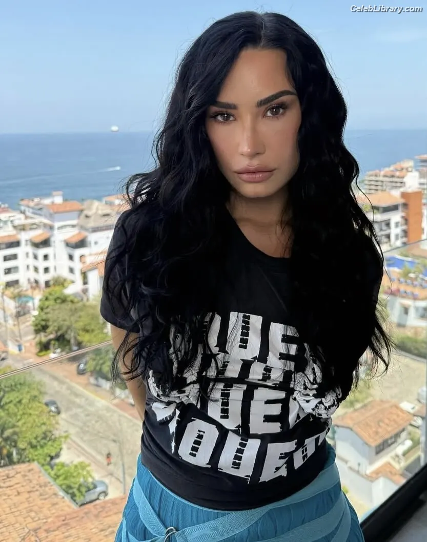 Demi Lovato photo 18 of 1264