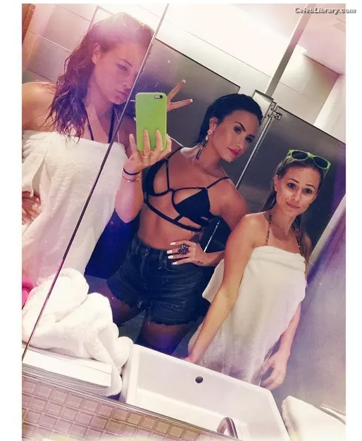 Demi Lovato photo 8 of 1264