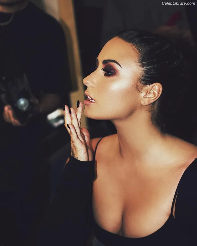 Demi Lovato photo 2 of 1234