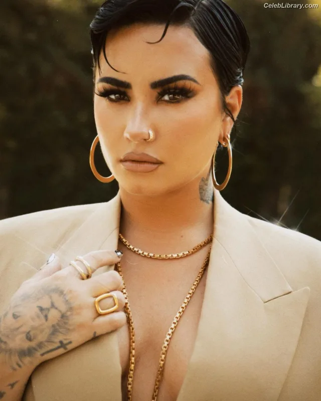 Demi Lovato photo 9 of 1234