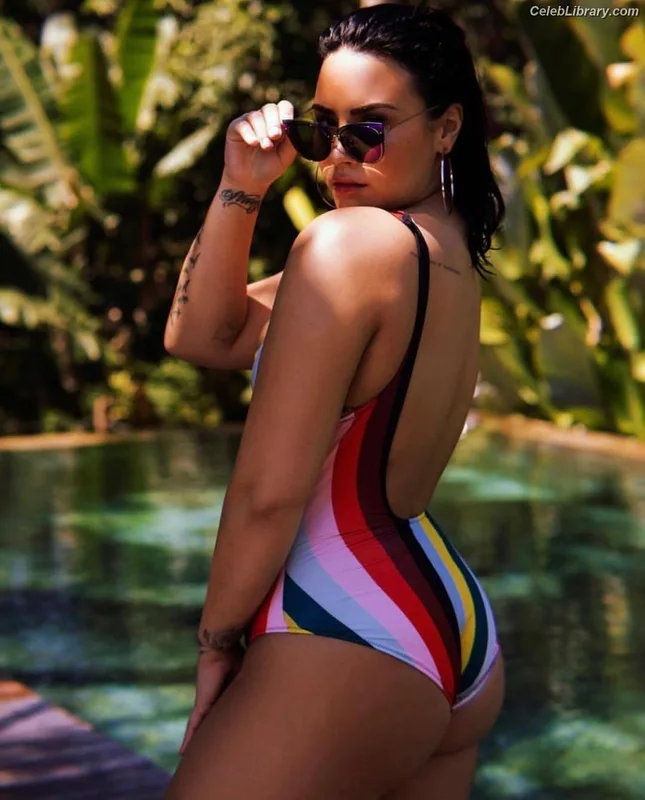 Demi Lovato photo 10 of 1234