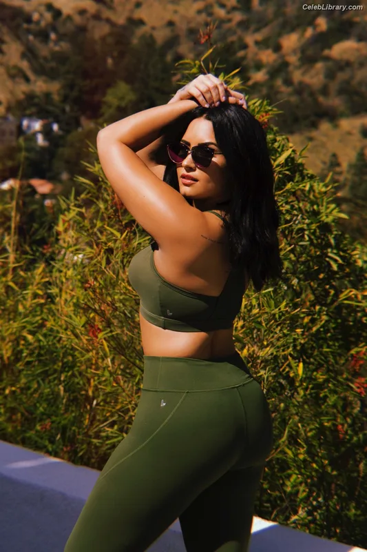 Demi Lovato photo 11 of 1234