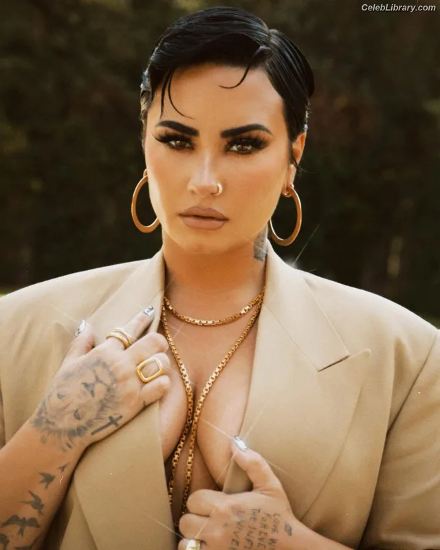 Demi Lovato photo 12 of 1234