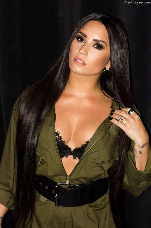 Demi Lovato photo 13 of 1234