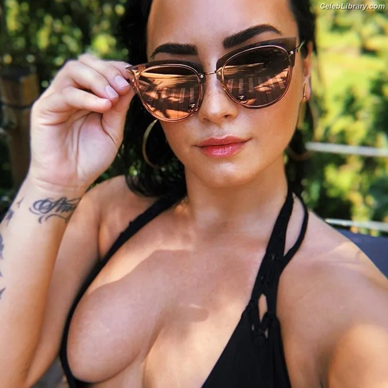 Demi Lovato photo 18 of 1234