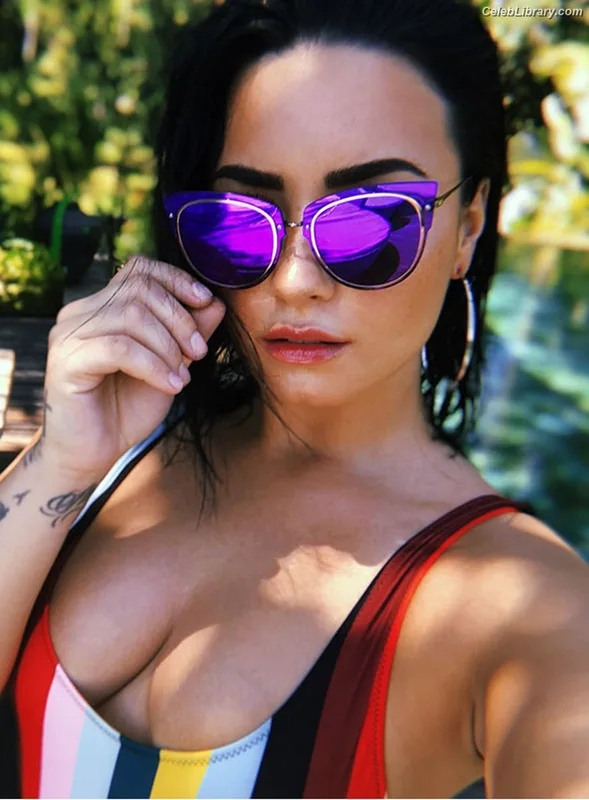 Demi Lovato photo 19 of 1234