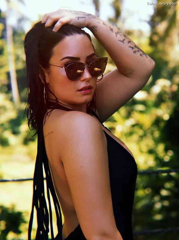 Demi Lovato photo 21 of 1234