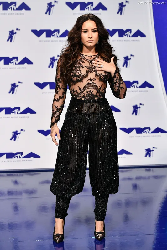 Demi Lovato photo 2 of 1234