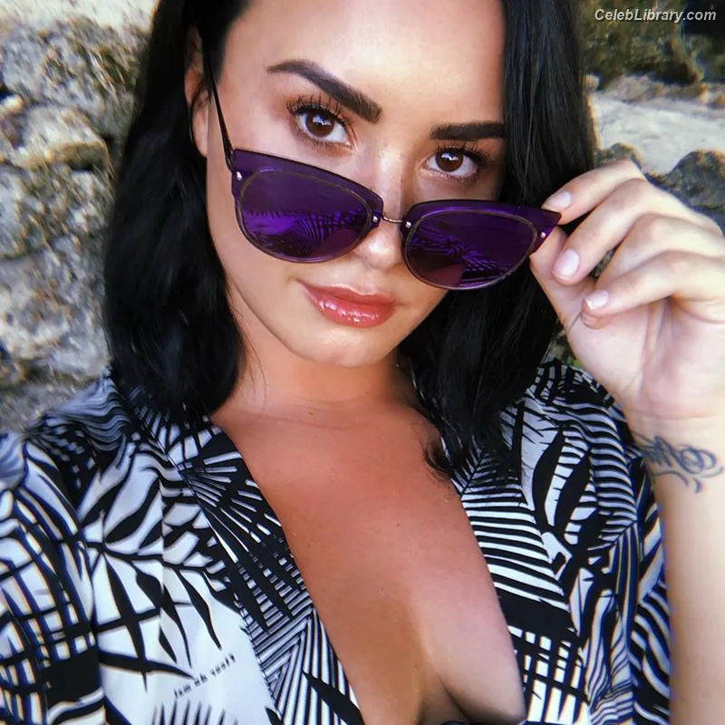 Demi Lovato photo 5 of 1234