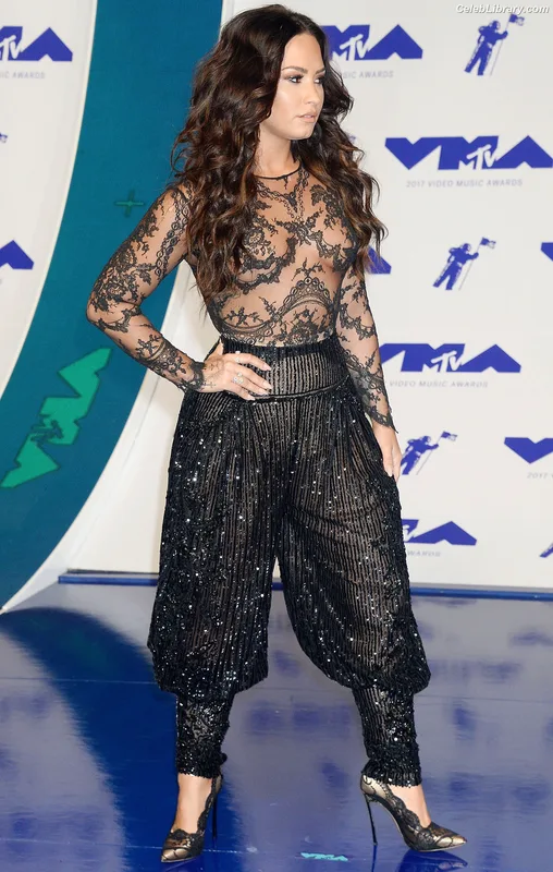 Demi Lovato photo 5 of 1234