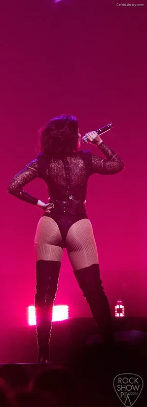 Demi Lovato photo 6 of 1234