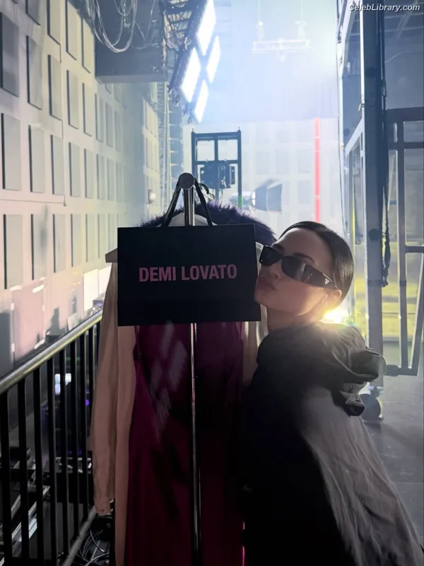 Demi Lovato photo 15 of 1234