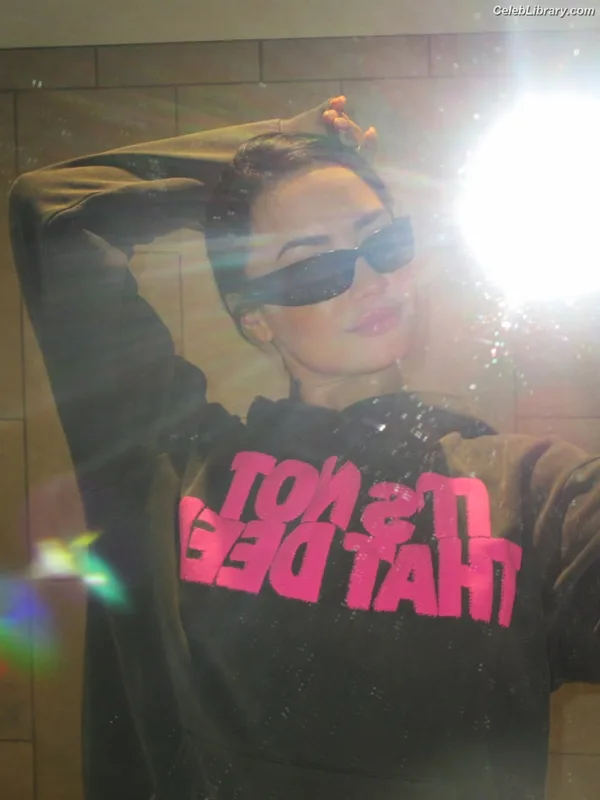 Demi Lovato photo 16 of 1234