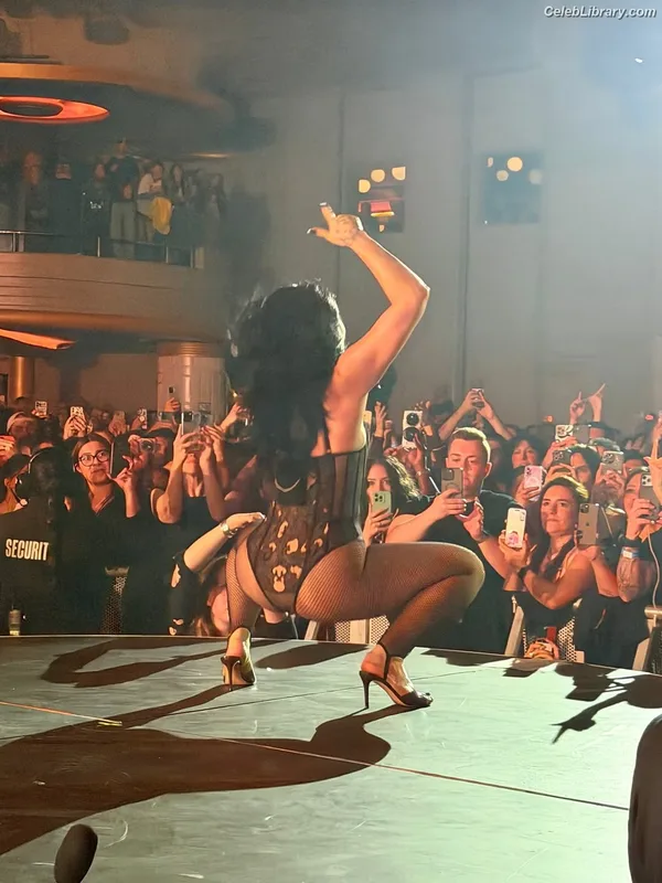 Demi Lovato photo 4 of 1234