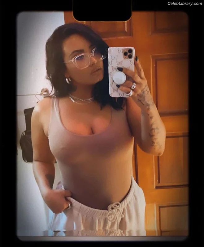 Demi Lovato photo 19 of 1234