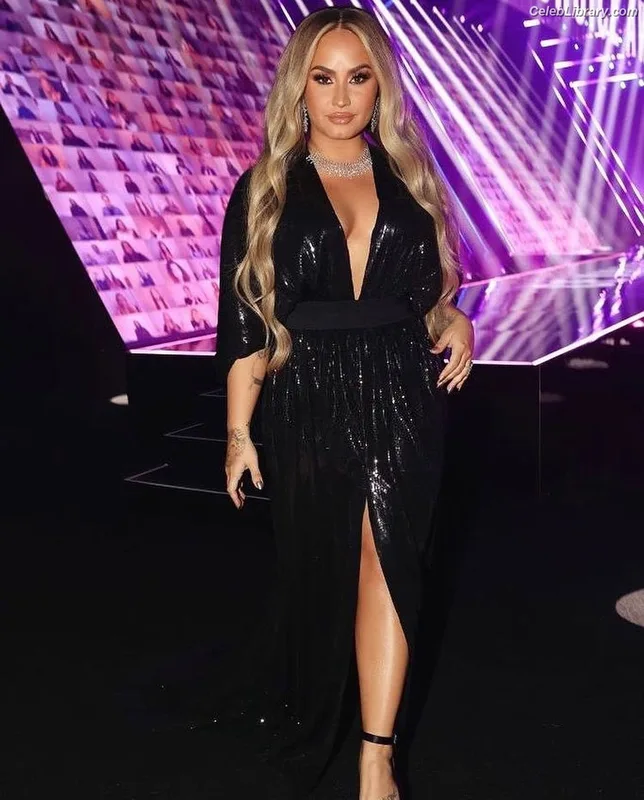 Demi Lovato photo 24 of 1234