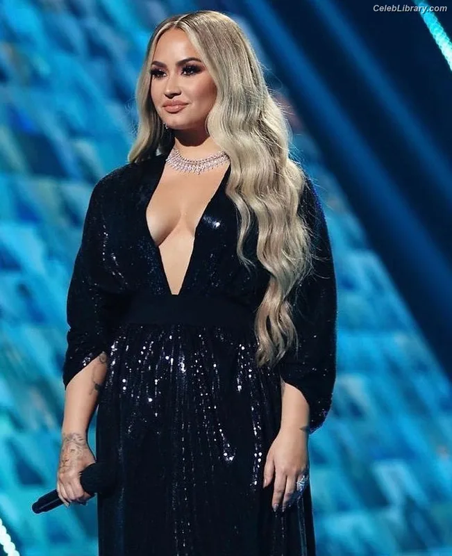 Demi Lovato photo 3 of 1234