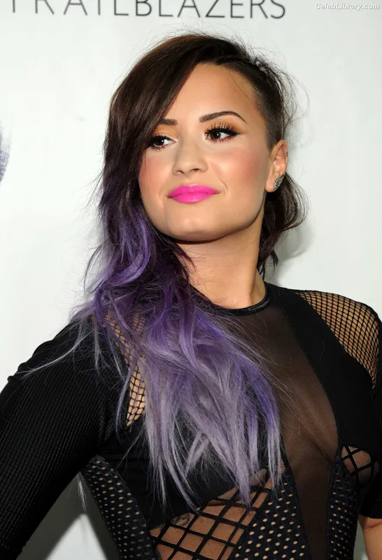 Demi Lovato photo 5 of 1234