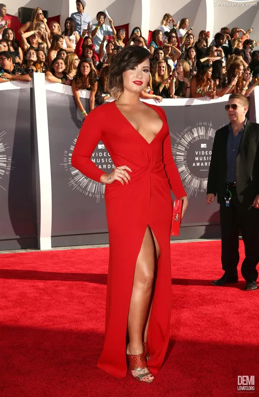 Demi Lovato photo 6 of 1234