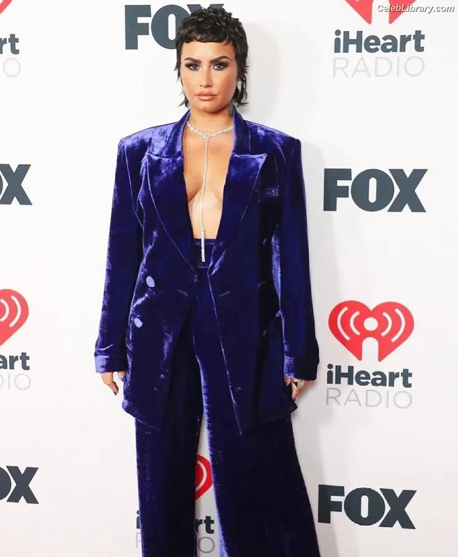 Demi Lovato photo 5 of 1234