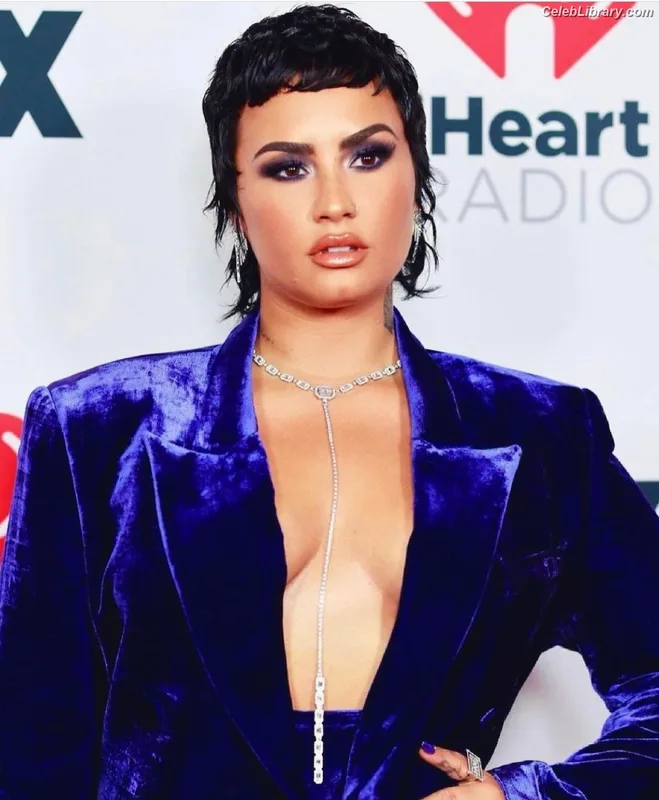 Demi Lovato photo 7 of 1234