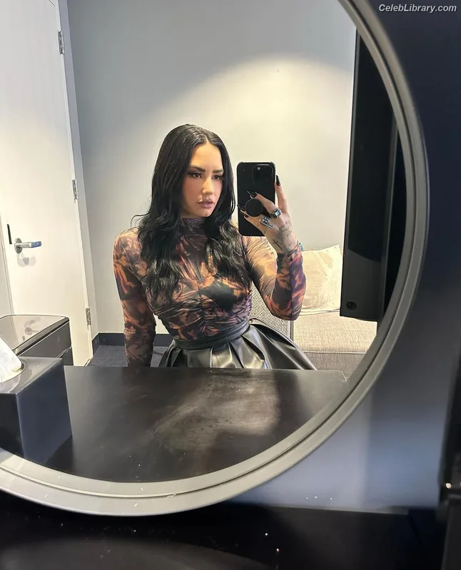 Demi Lovato photo 9 of 1234