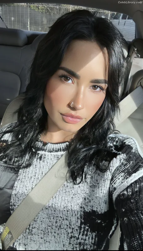 Demi Lovato photo 17 of 1234