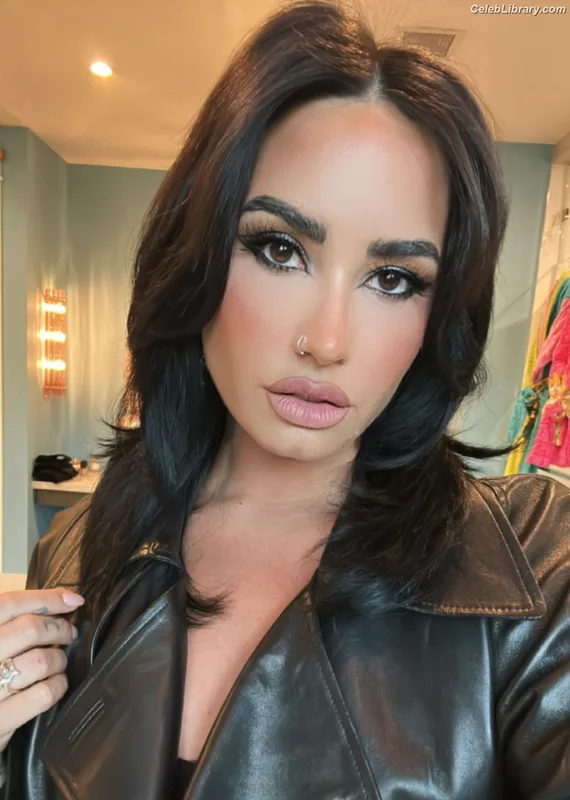 Demi Lovato photo 19 of 1234