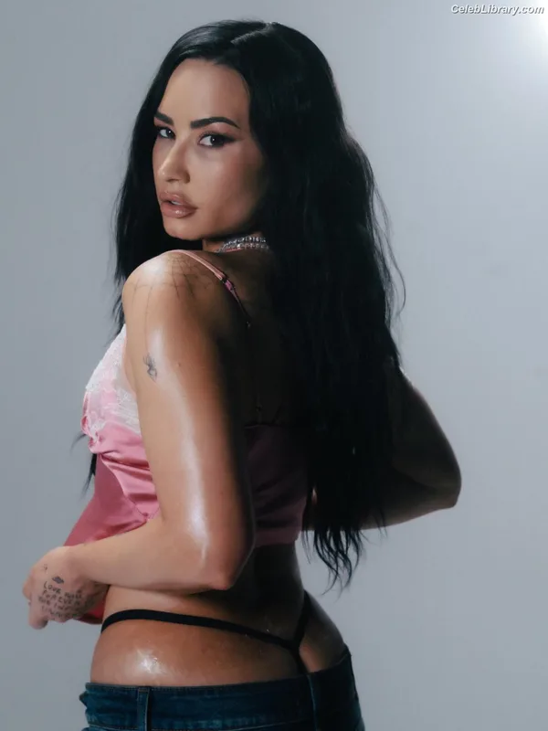 Demi Lovato photo 24 of 1234