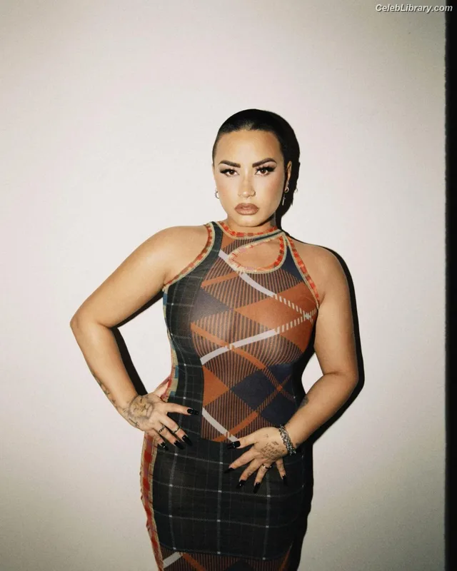 Demi Lovato photo 10 of 1234