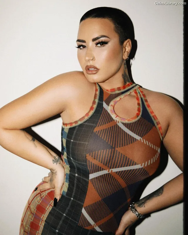 Demi Lovato photo 12 of 1234
