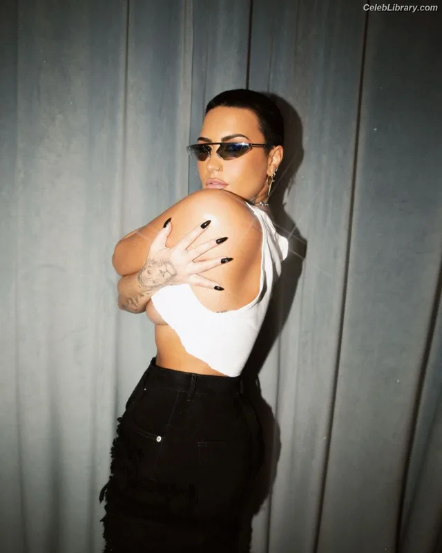 Demi Lovato photo 18 of 1234