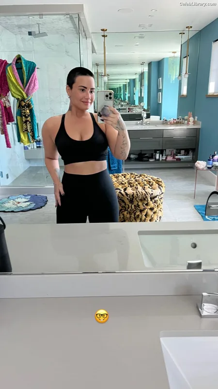 Demi Lovato photo 20 of 1234