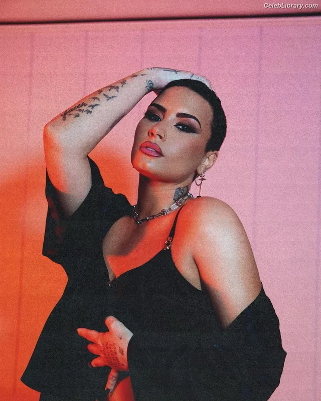 Demi Lovato photo 24 of 1234