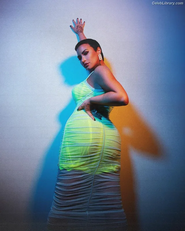 Demi Lovato photo 2 of 1234