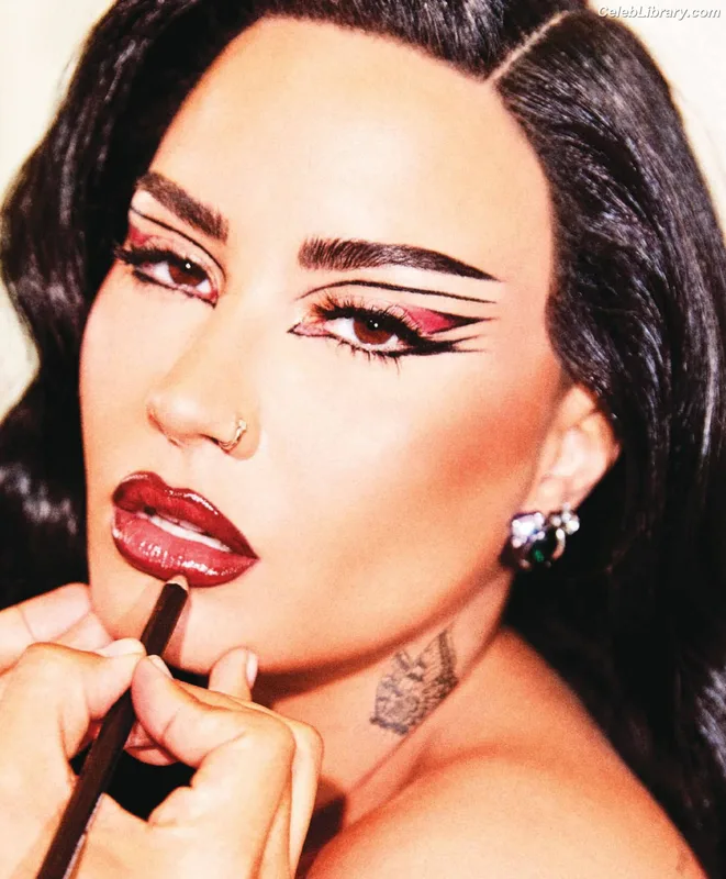 Demi Lovato photo 4 of 1234