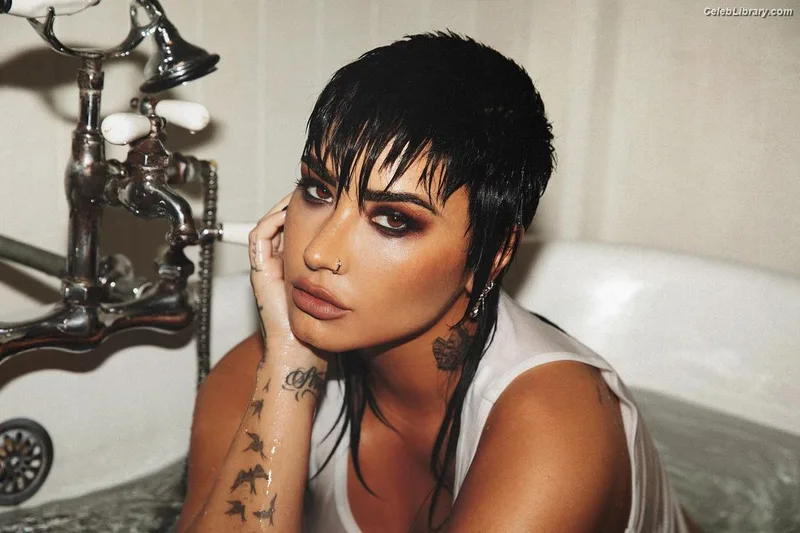 Demi Lovato photo 10 of 1234