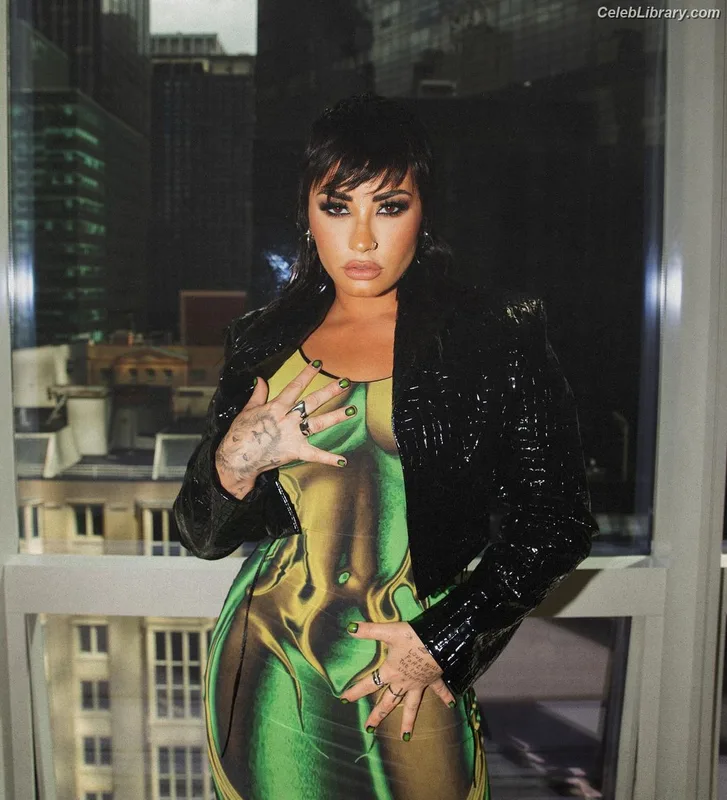 Demi Lovato photo 14 of 1234