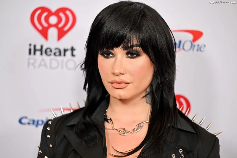 Demi Lovato photo 21 of 1234