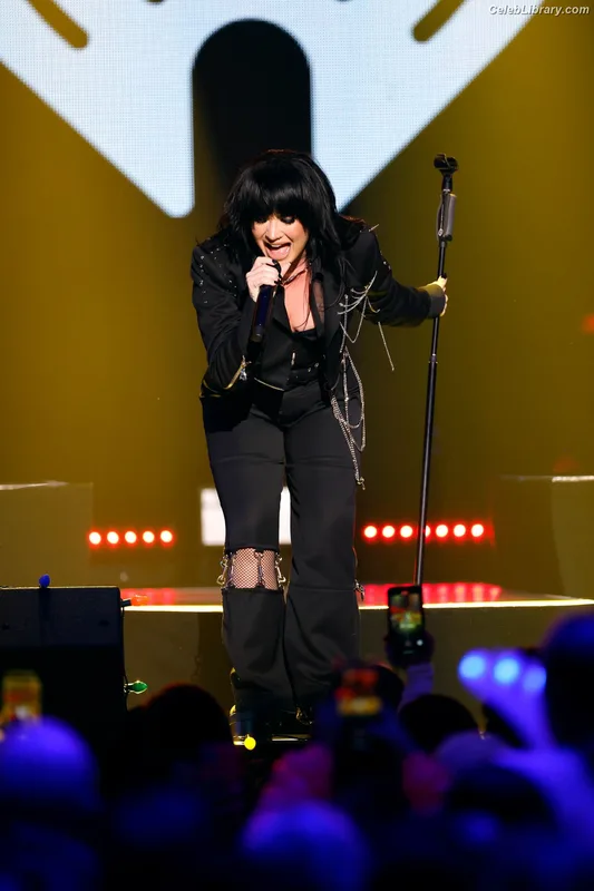 Demi Lovato photo 5 of 1234