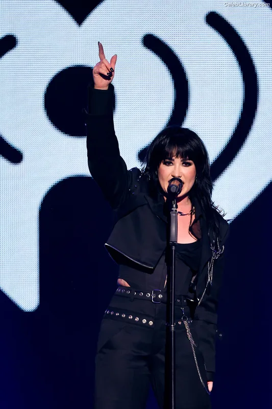Demi Lovato photo 7 of 1234