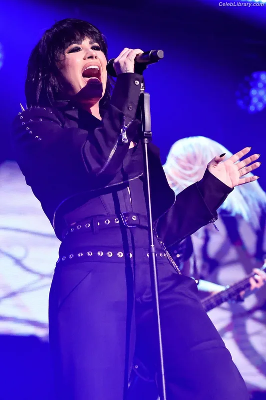 Demi Lovato photo 13 of 1234
