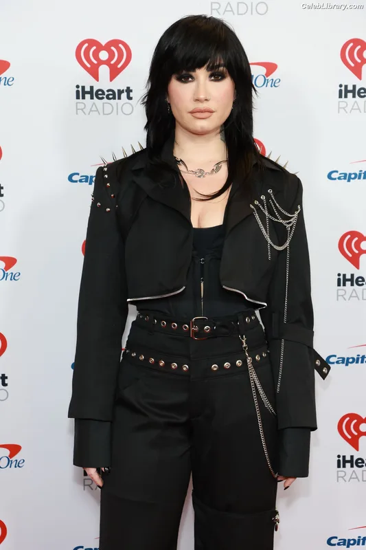 Demi Lovato photo 16 of 1234