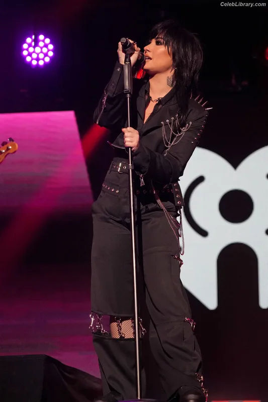 Demi Lovato photo 22 of 1234