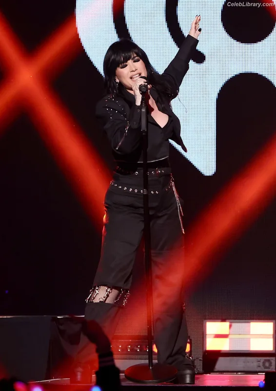 Demi Lovato photo 2 of 1234